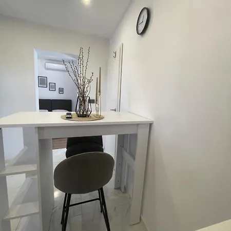 Primus Strbic 公寓 普洛切