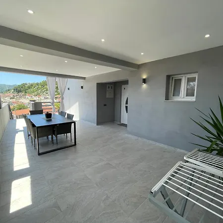 Primus Strbic 公寓 *