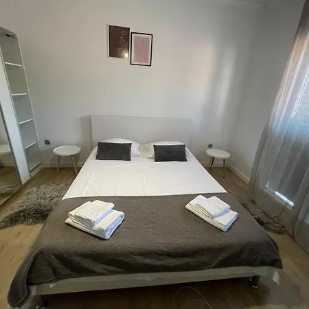 Primus Strbic Apartment *